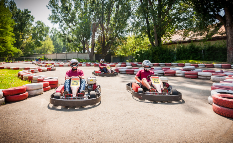 Чи є знижки на картинг в Києві для групових заїздів Чи є знижки на картинг в Києві для групових заїздів